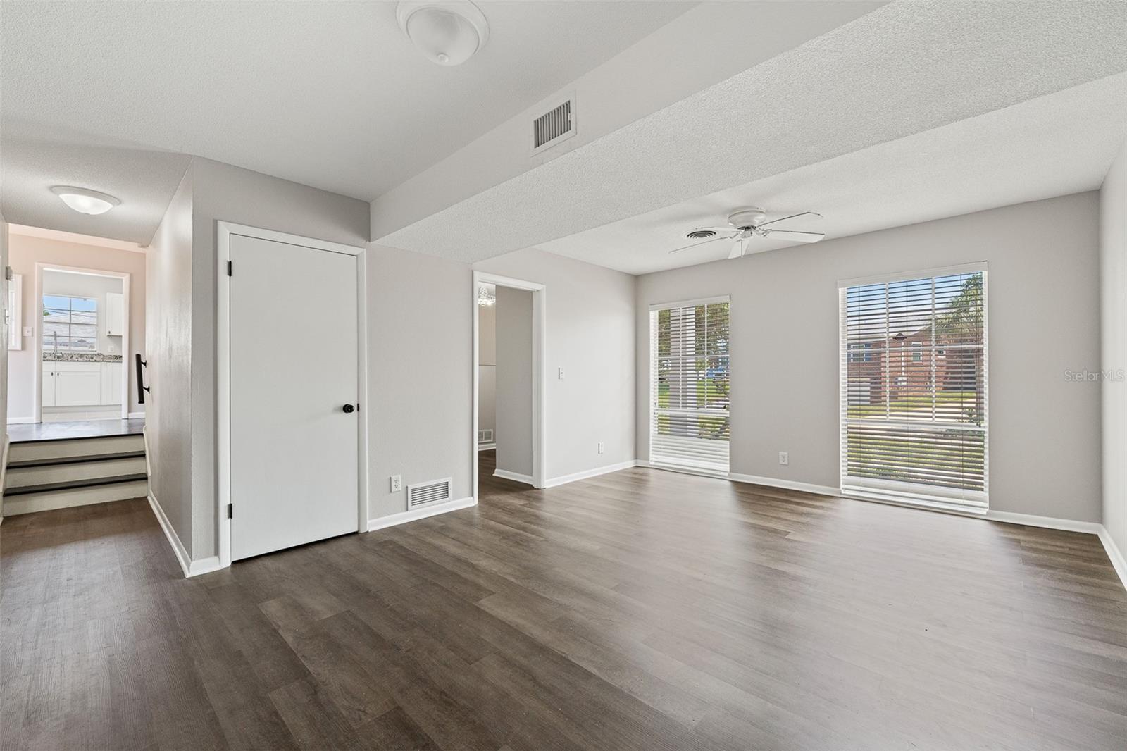 BREAKERS UNIT 01 - Residential