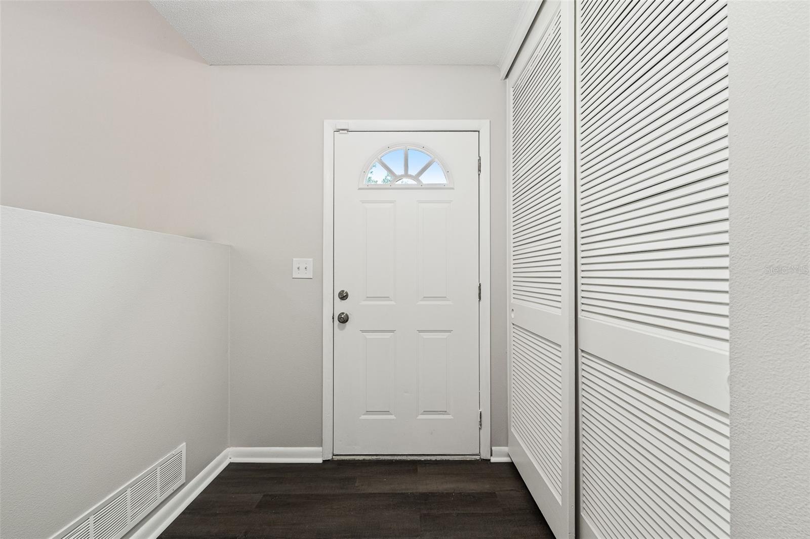 BREAKERS UNIT 01 - Residential