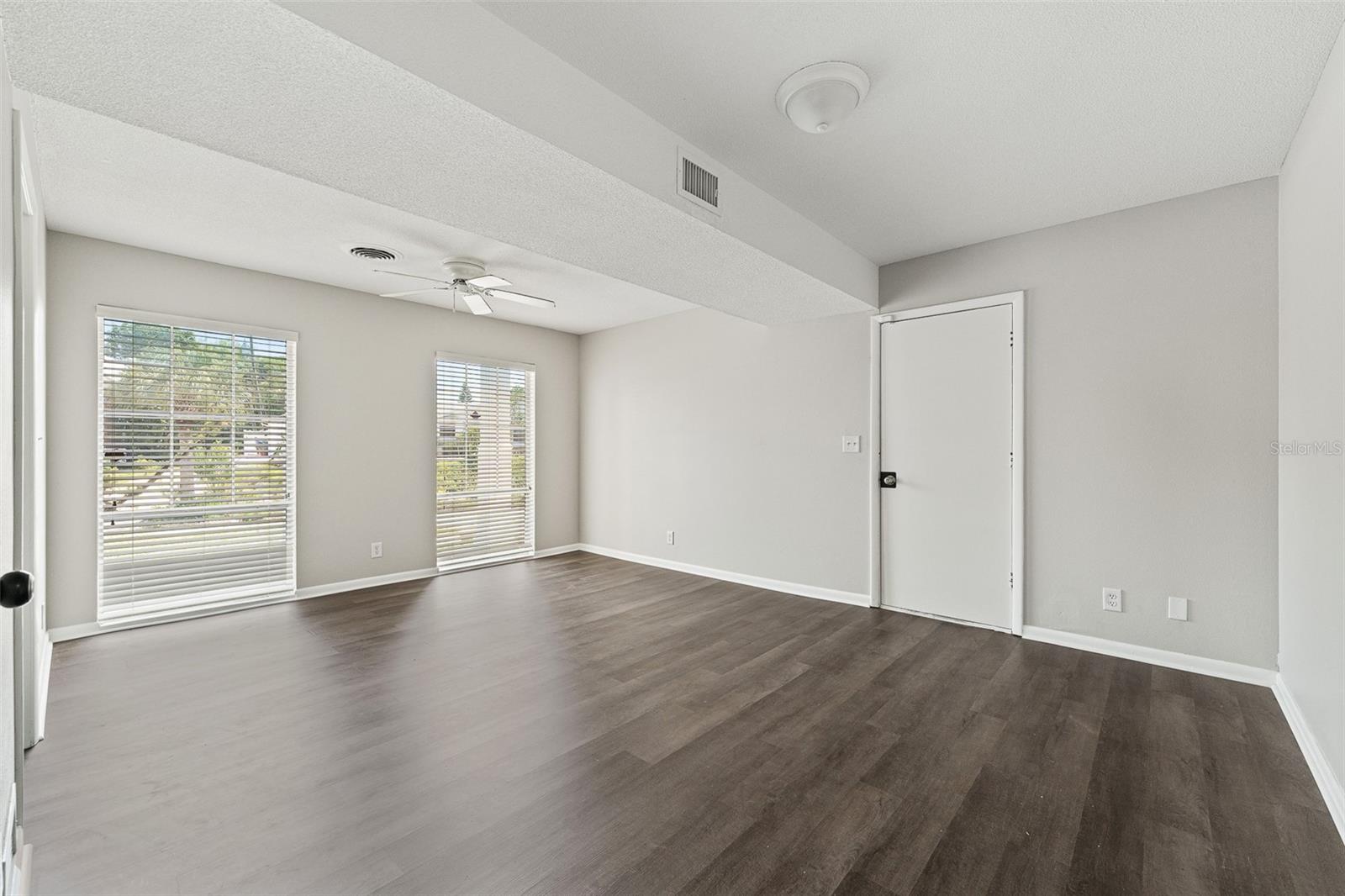 BREAKERS UNIT 01 - Residential