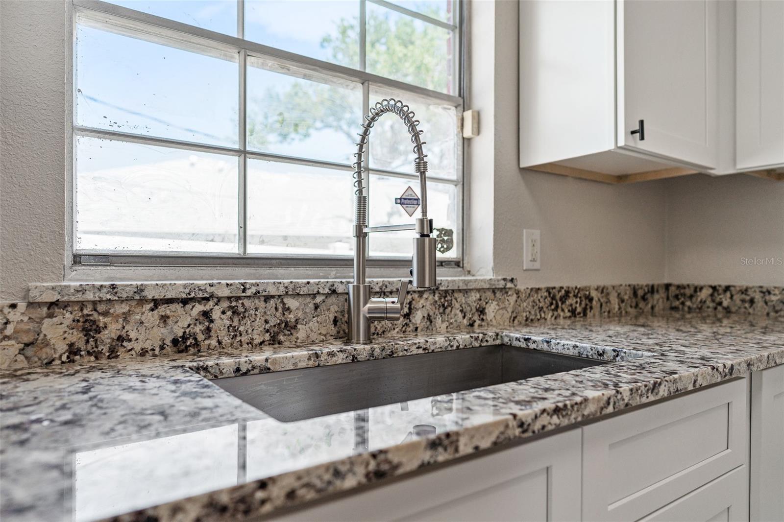 BREAKERS UNIT 01 - Residential