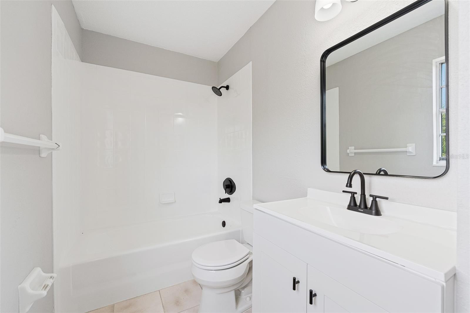 BREAKERS UNIT 01 - Residential