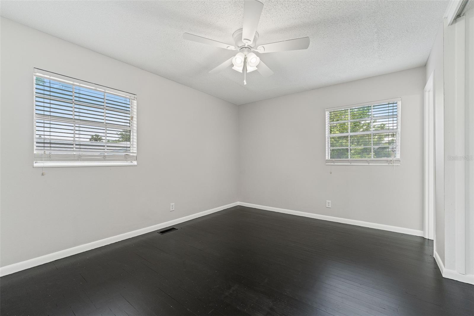 BREAKERS UNIT 01 - Residential