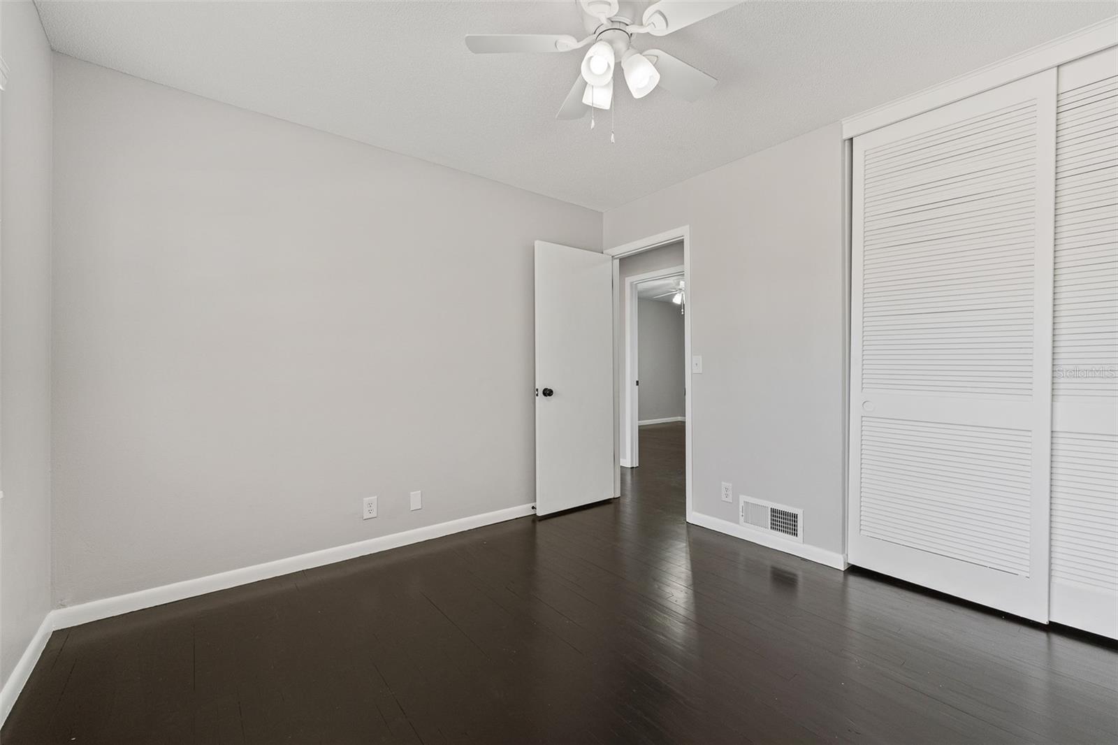 BREAKERS UNIT 01 - Residential