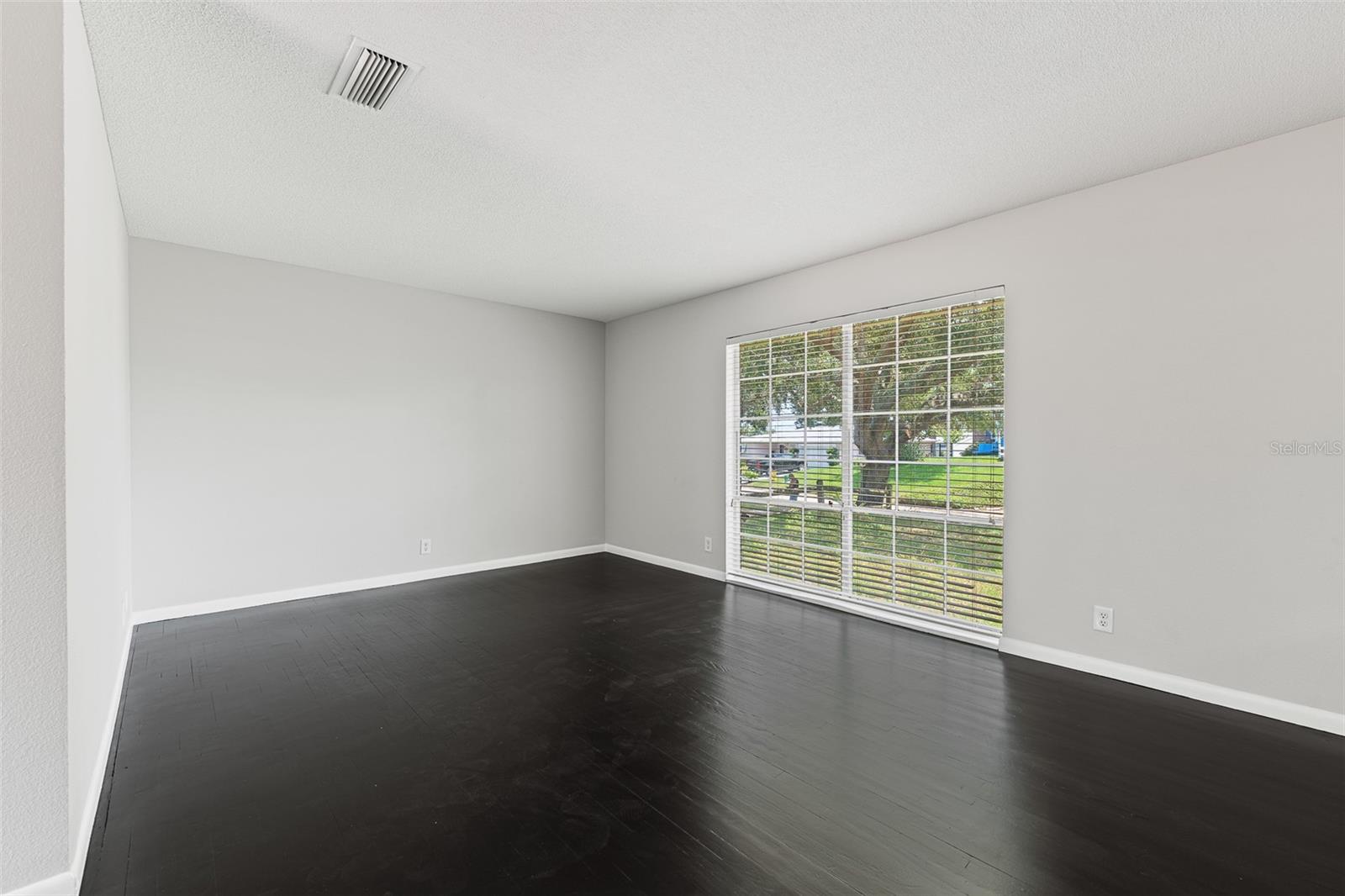 BREAKERS UNIT 01 - Residential