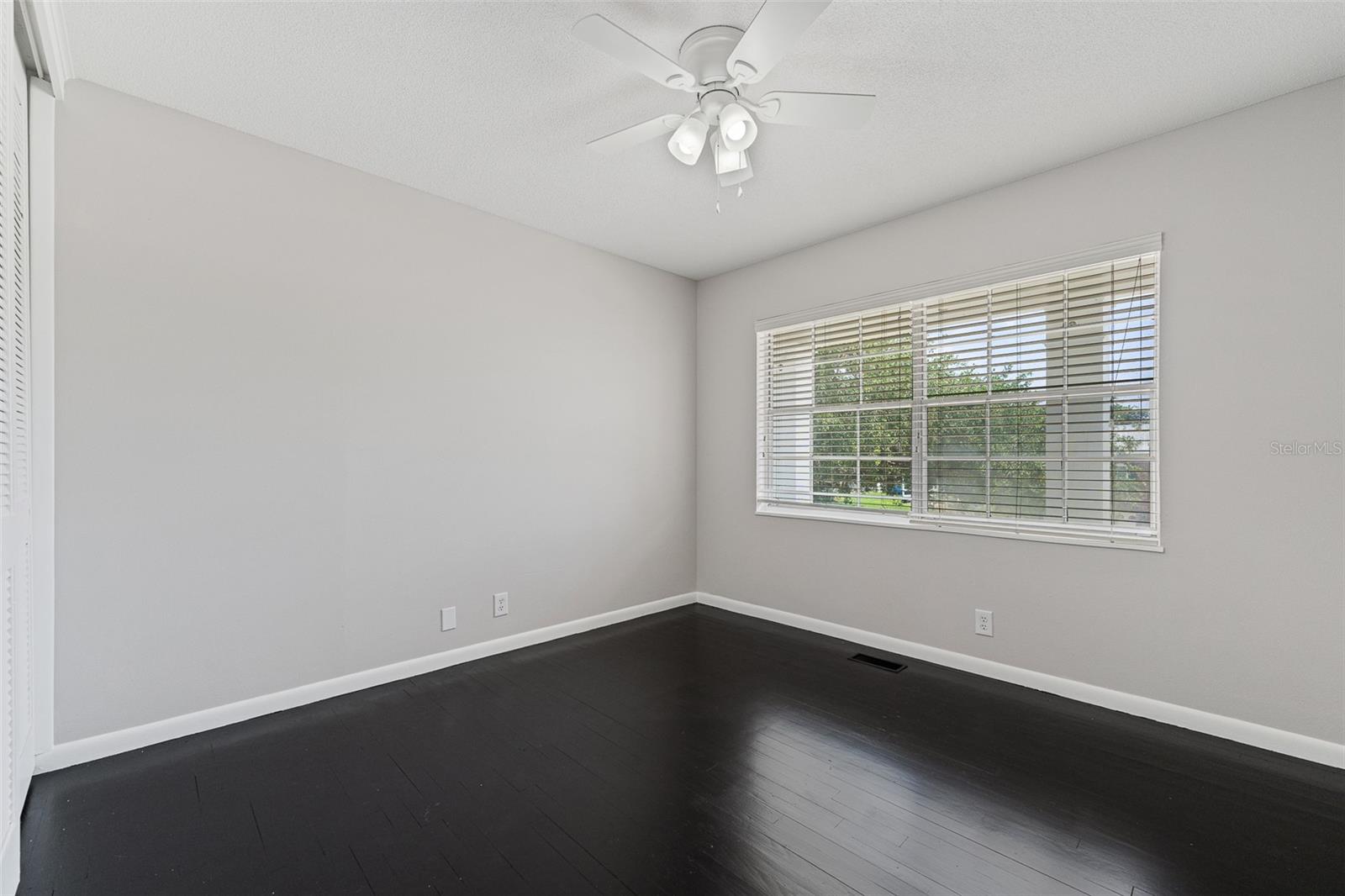 BREAKERS UNIT 01 - Residential