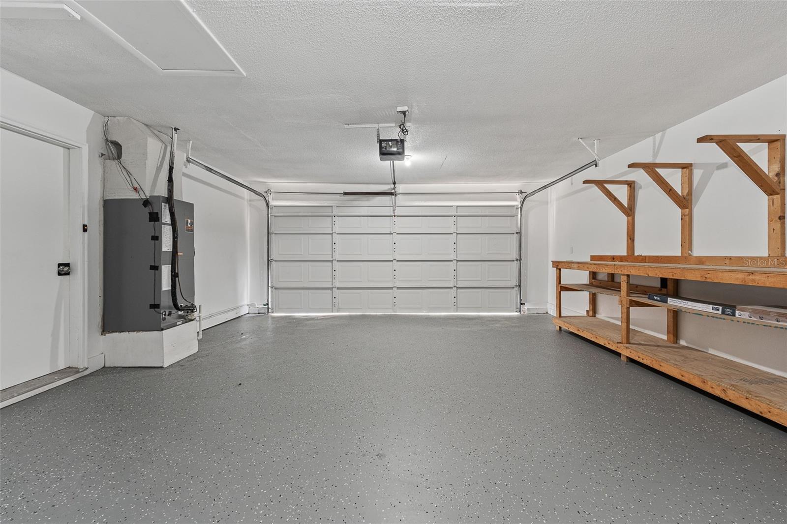 BREAKERS UNIT 01 - Residential