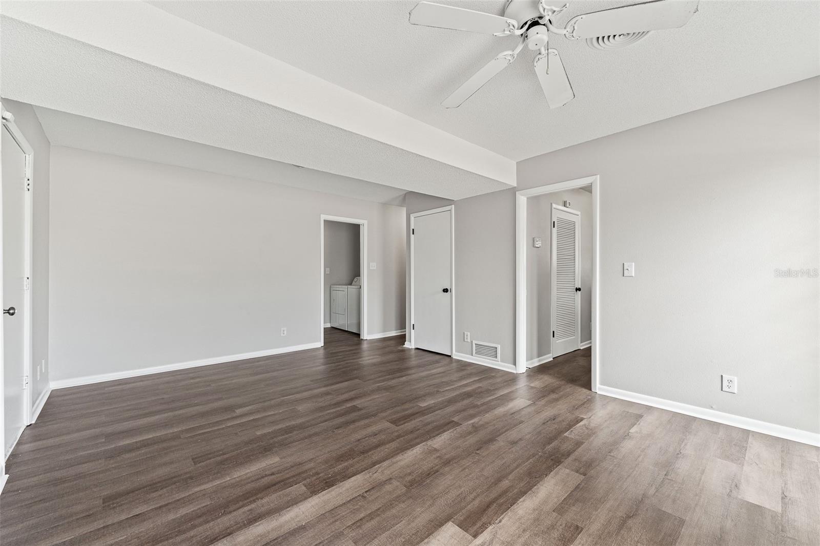 BREAKERS UNIT 01 - Residential