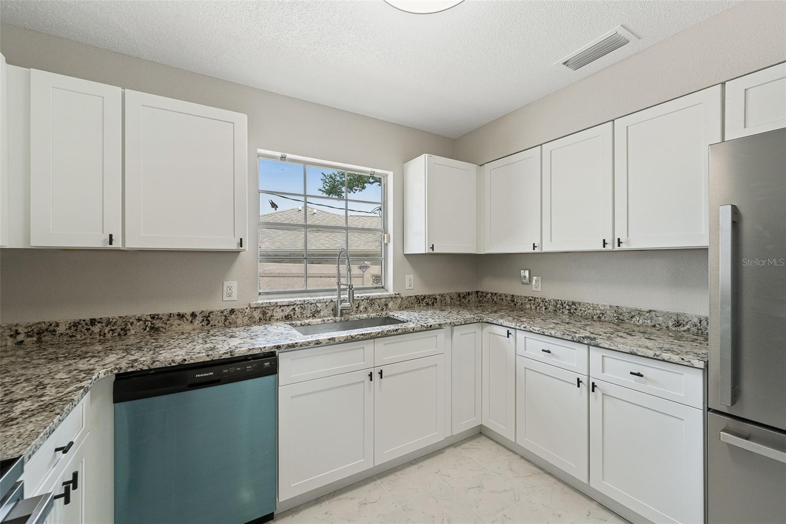 BREAKERS UNIT 01 - Residential