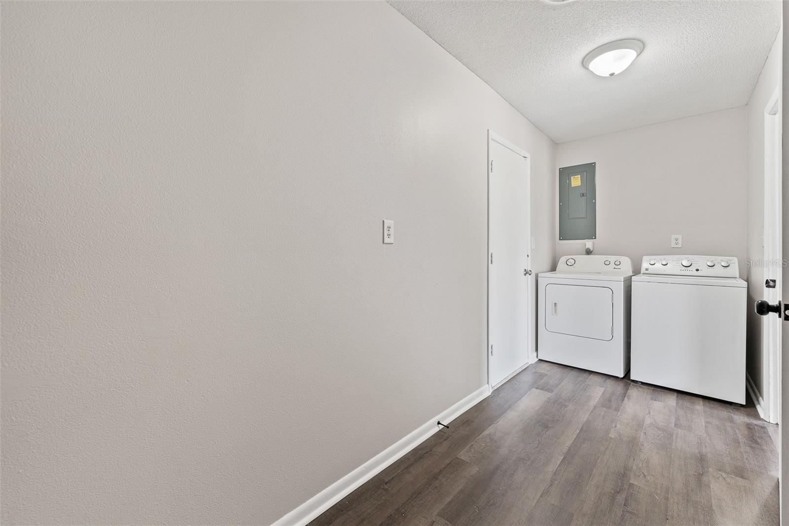 BREAKERS UNIT 01 - Residential