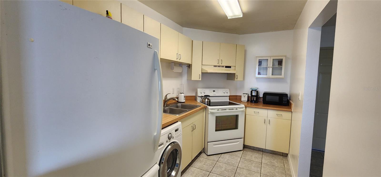 WANDER RESIDENCES OF TIERRA VERDE - Residential Lease