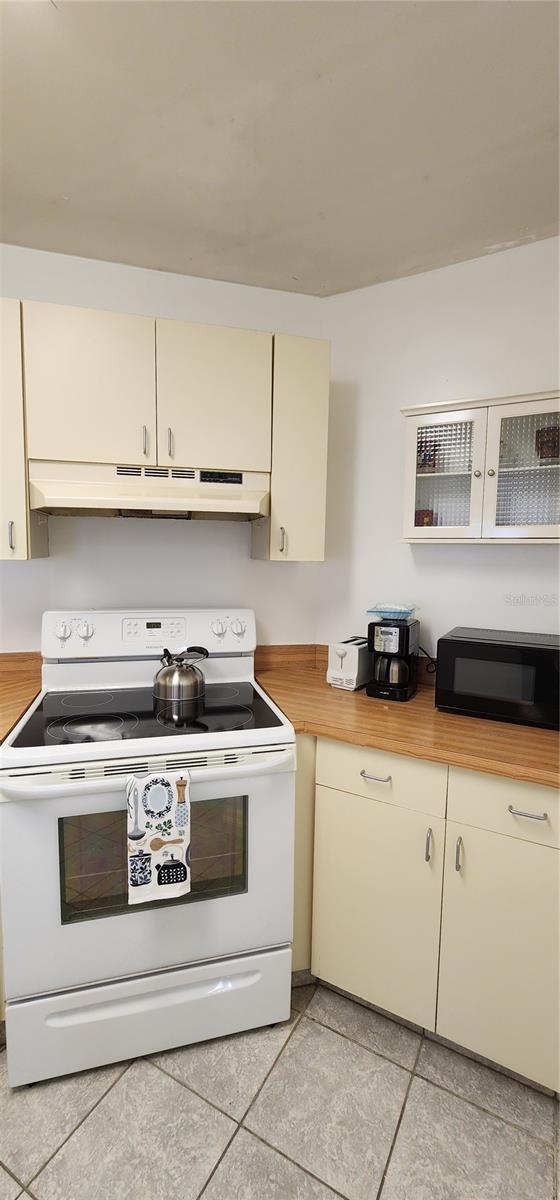 WANDER RESIDENCES OF TIERRA VERDE - Residential Lease