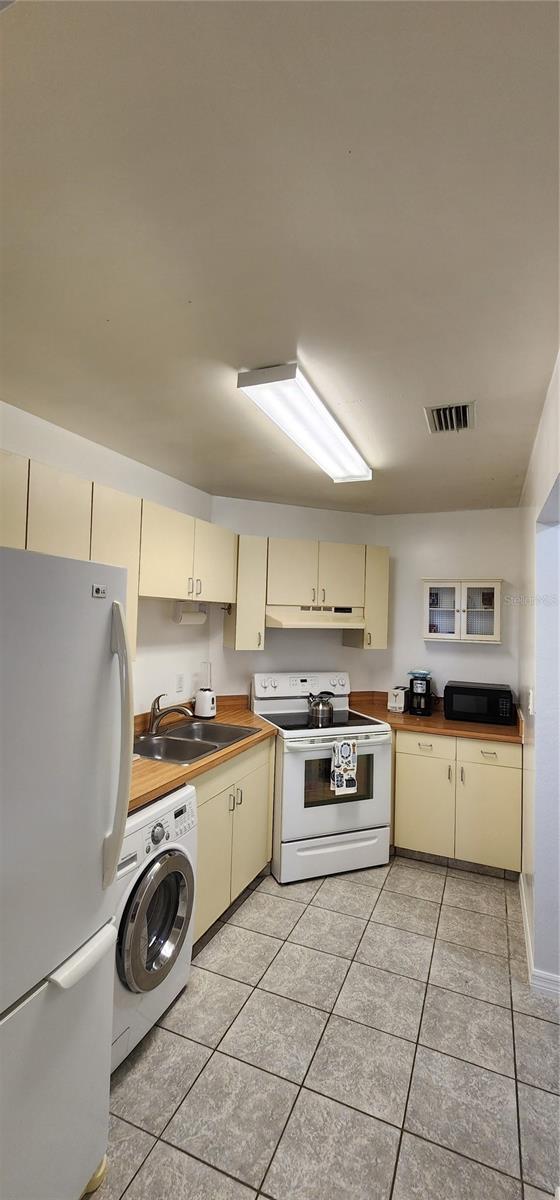 WANDER RESIDENCES OF TIERRA VERDE - Residential Lease