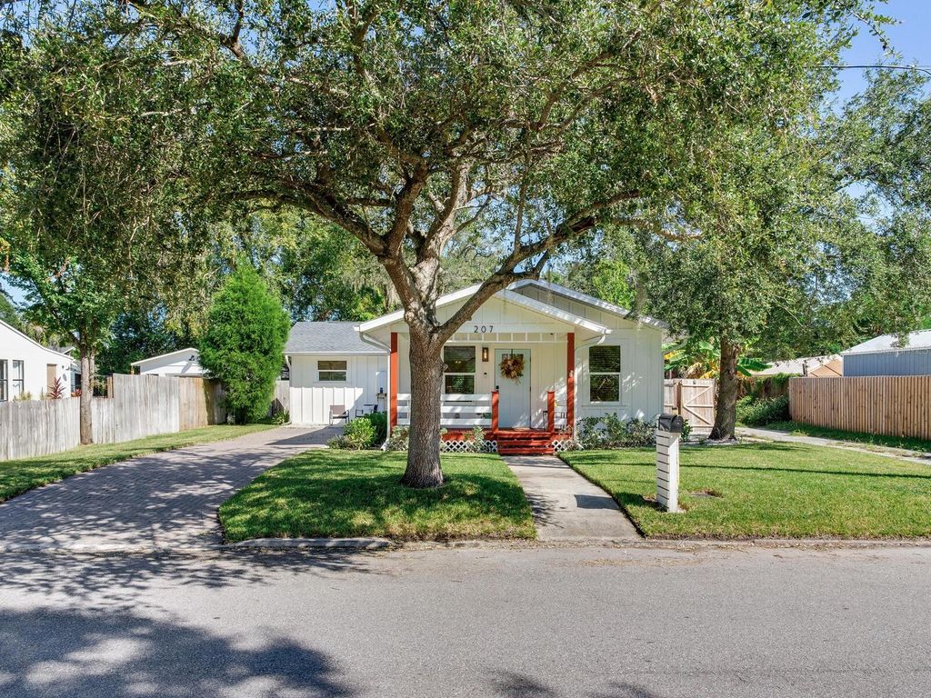 Photo of 207 W Idlewild Avenue, Tampa, FL 33604 (MLS # TB8434132)