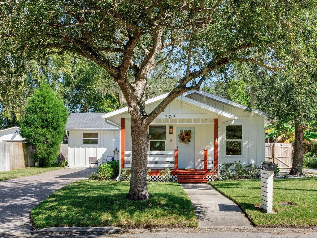 Photo of 207 W Idlewild Avenue, Tampa, FL 33604 (MLS # TB8434132)