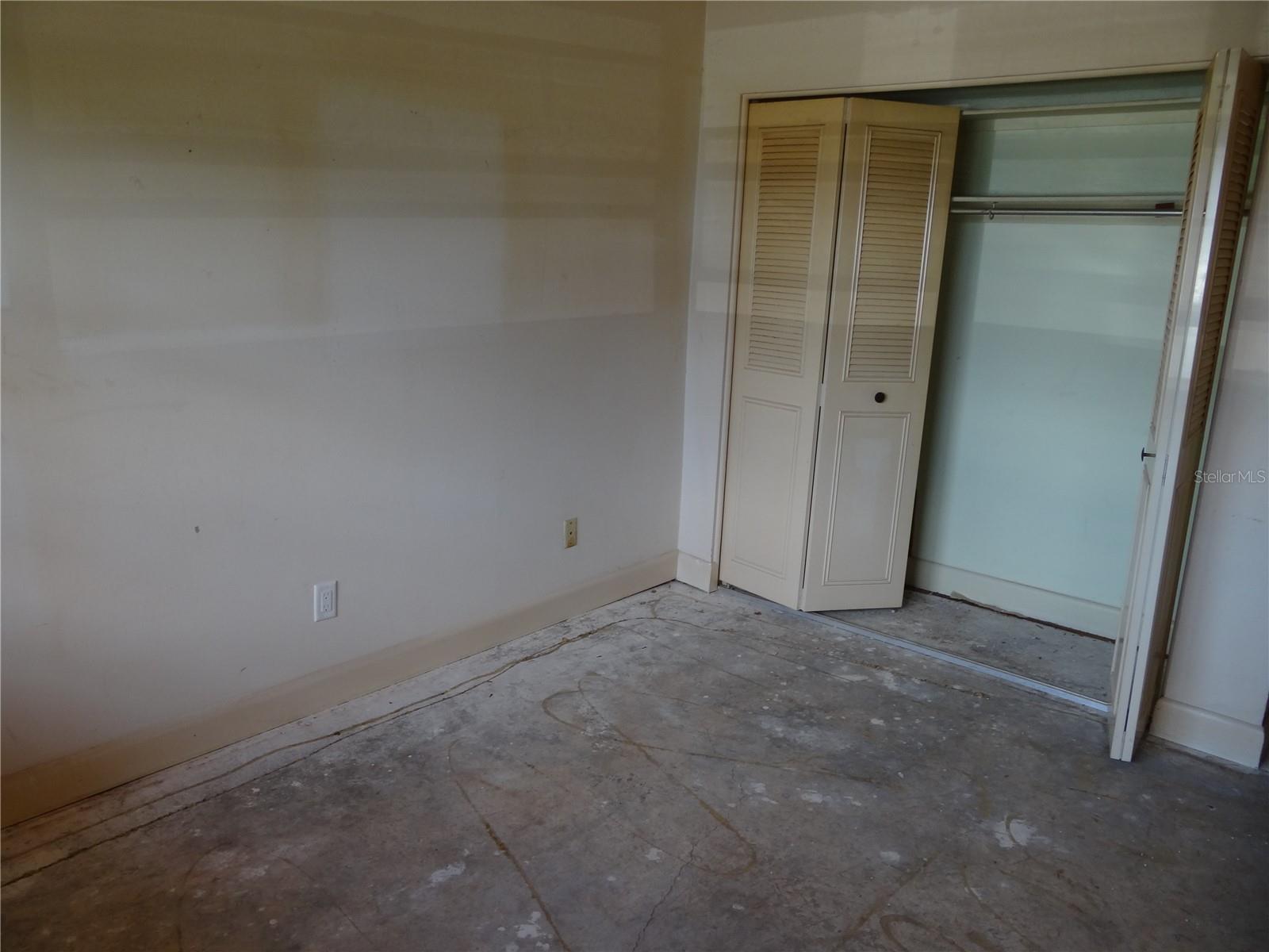 PARKWOOD CONDO - Residential