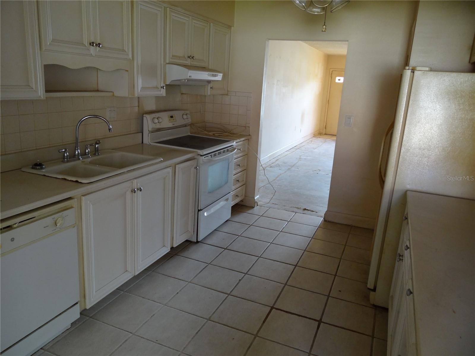 PARKWOOD CONDO - Residential