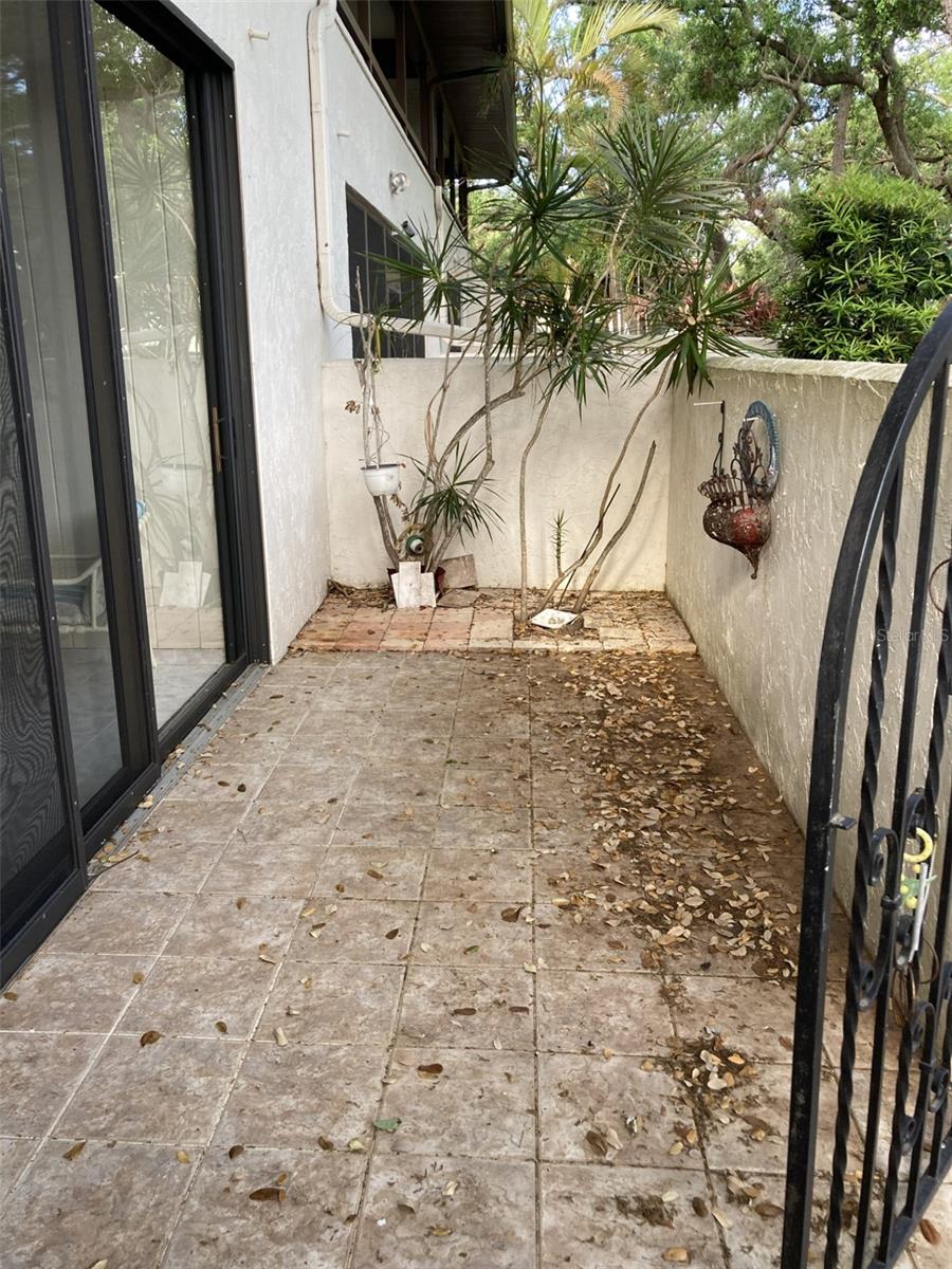 VALENCIA GARDEN - Residential