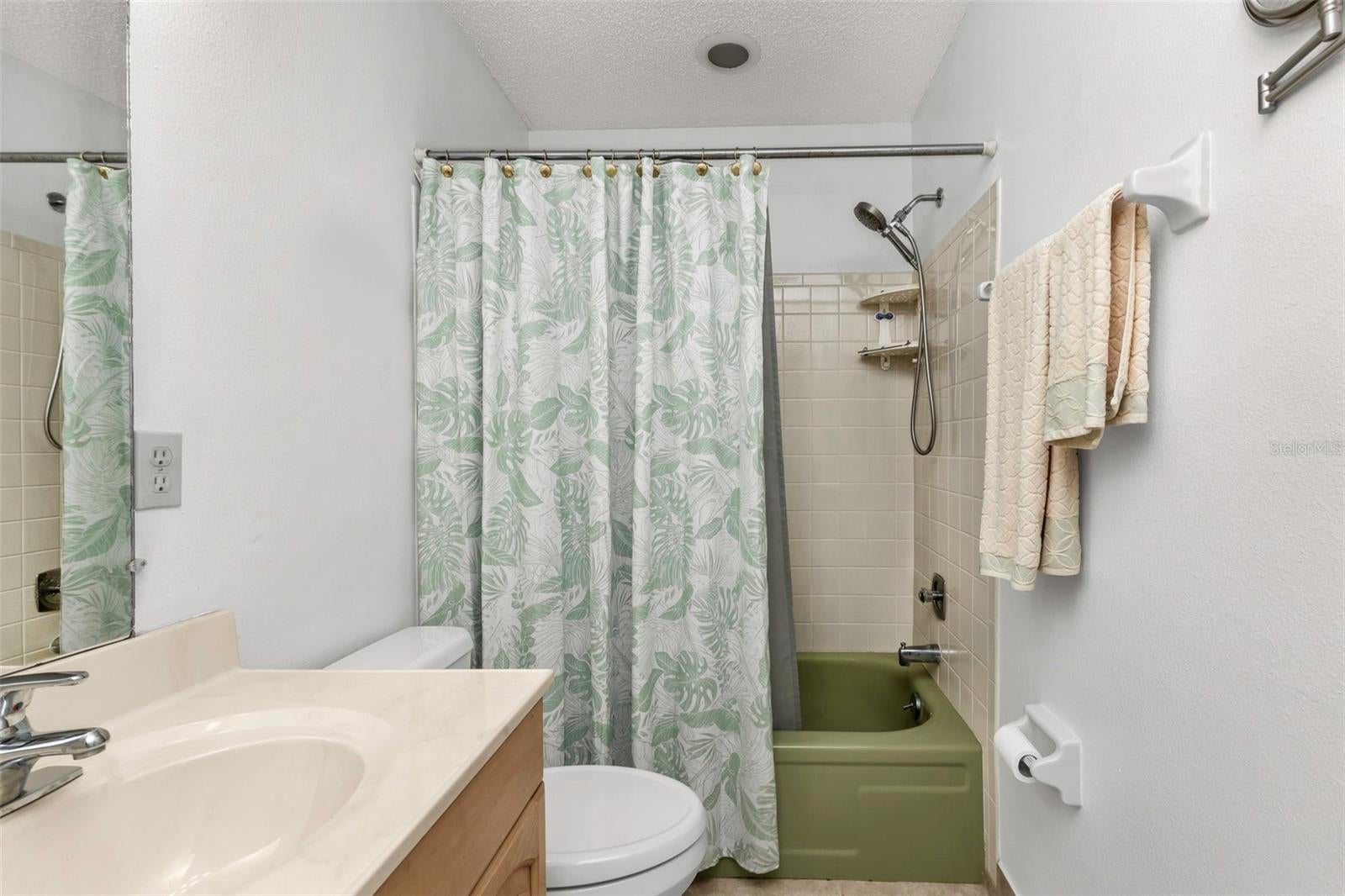 VILLAGE AT WILDFLOWER CC PH 01 B - Residential