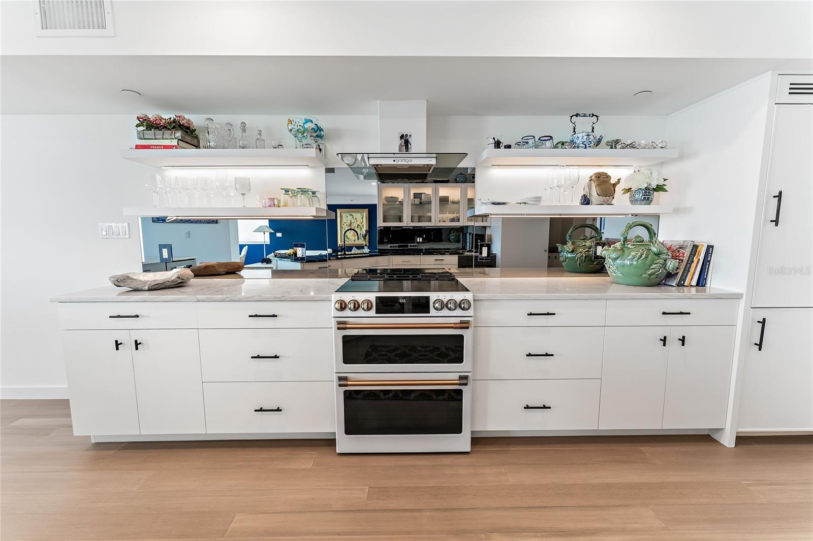 LAWRENCE POINTE II - Residential