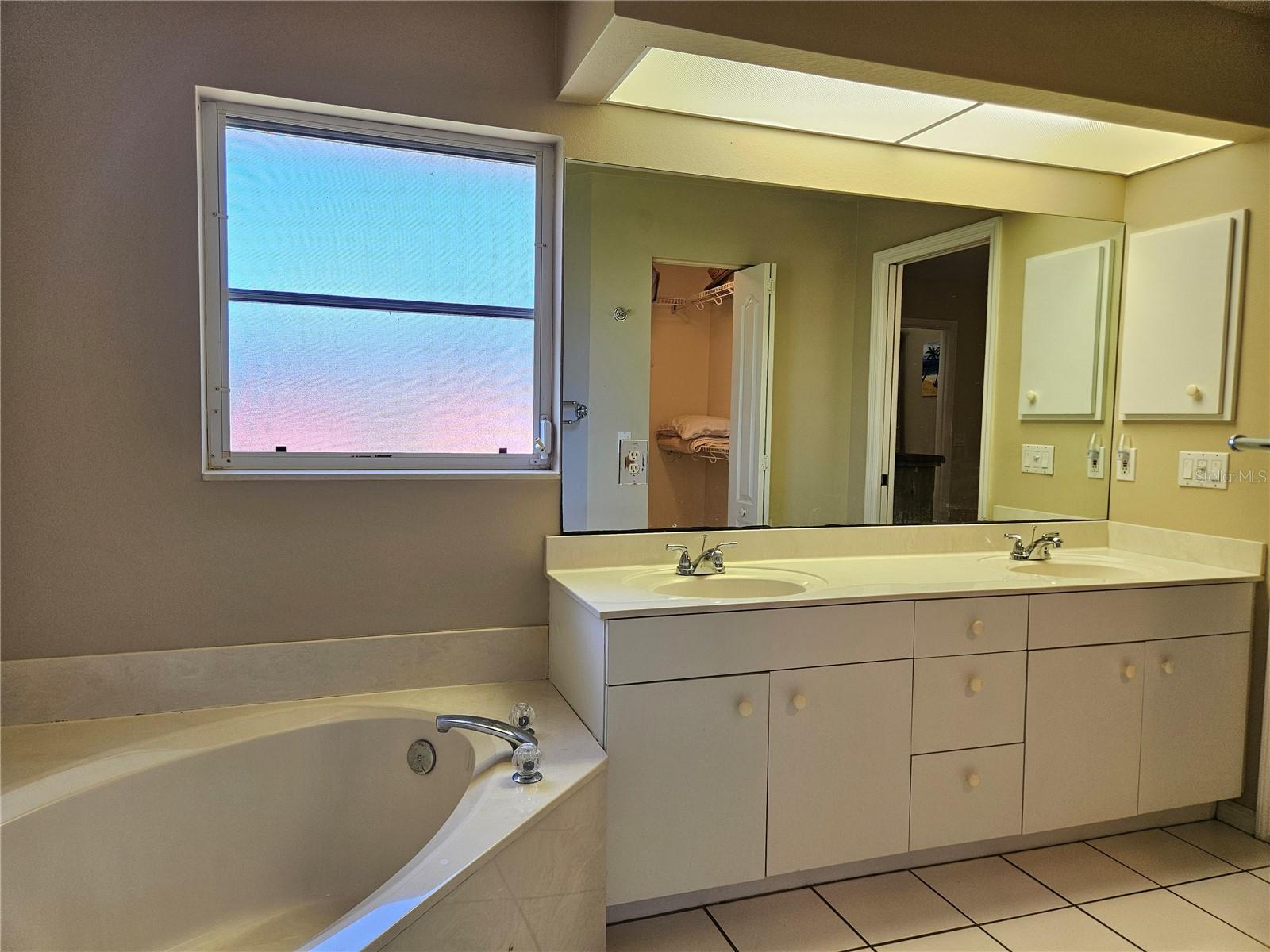 SOUTH VENICE - Residential Lease