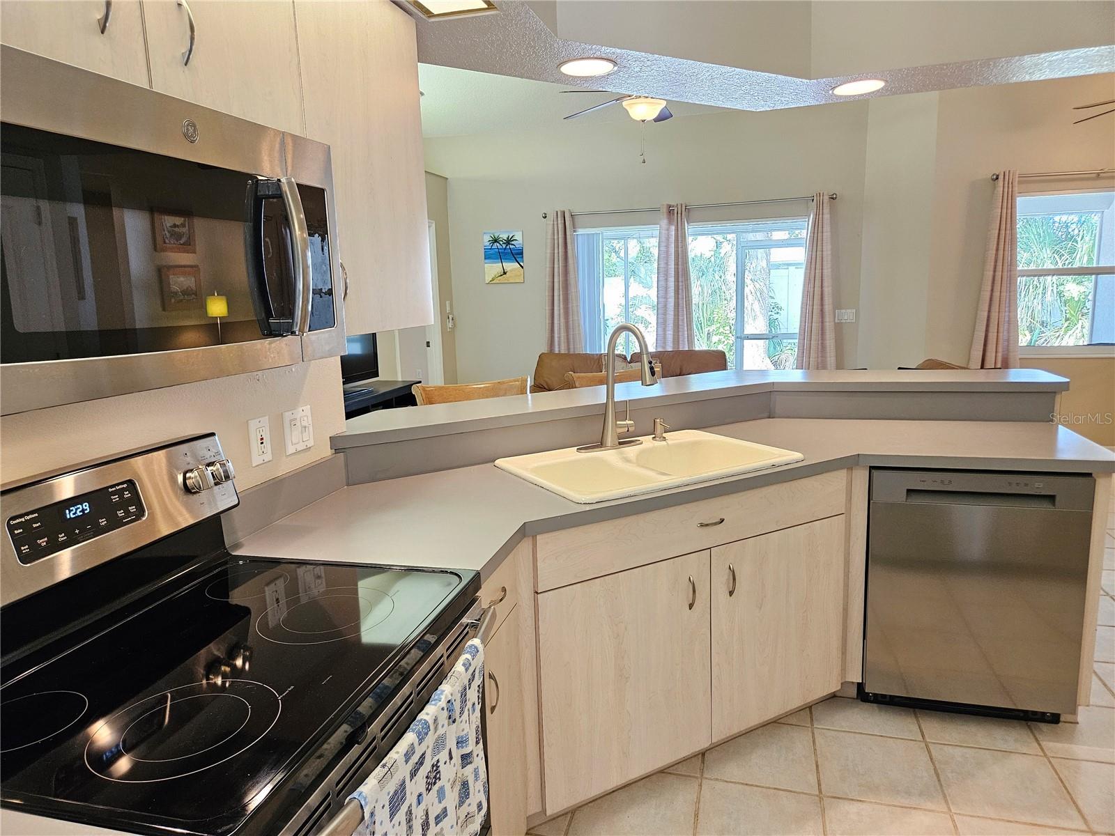 SOUTH VENICE - Residential Lease