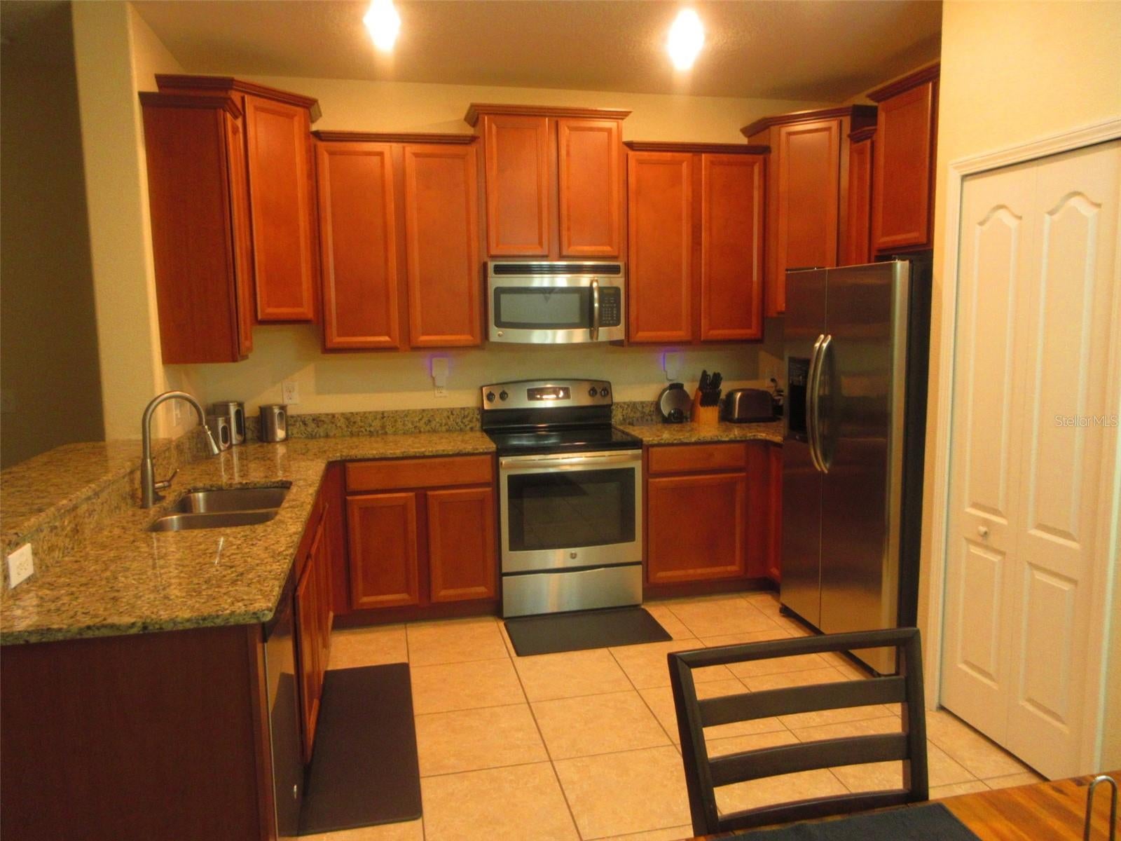 2746 HAMPTON GREEN LANE