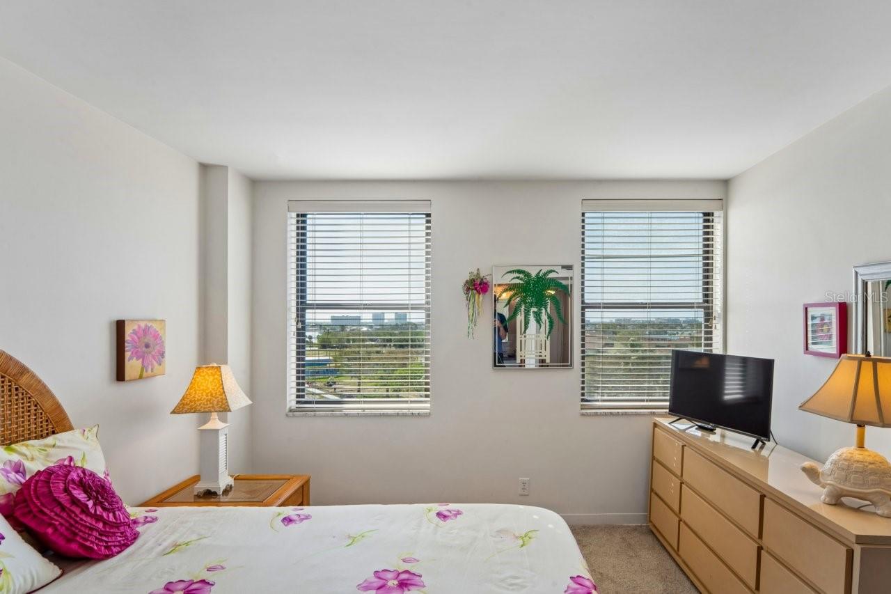 PARADISE ISLAND TOWERS CONDO - Residential