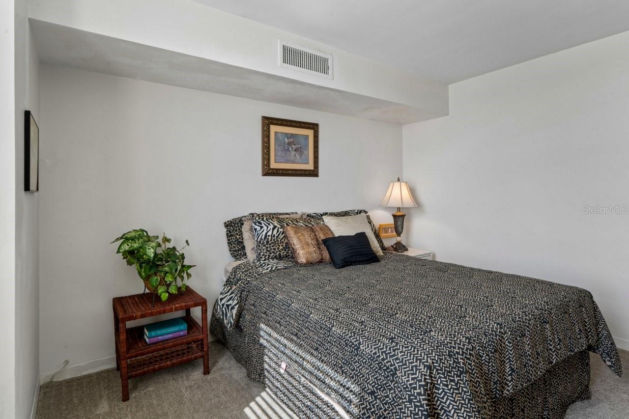 PARADISE ISLAND TOWERS CONDO - Residential