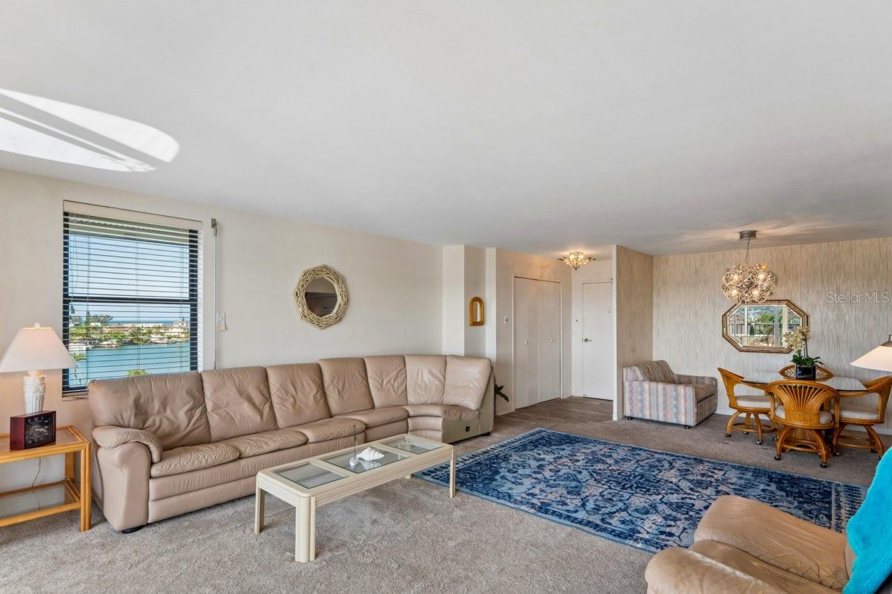 PARADISE ISLAND TOWERS CONDO - Residential