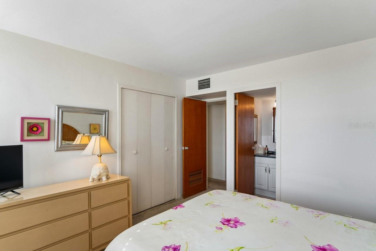 PARADISE ISLAND TOWERS CONDO - Residential