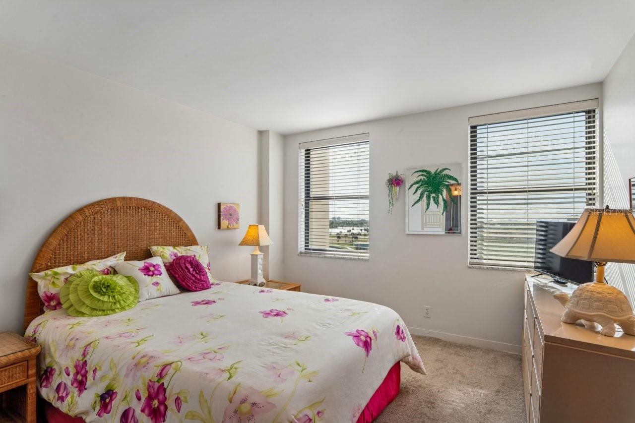 PARADISE ISLAND TOWERS CONDO - Residential