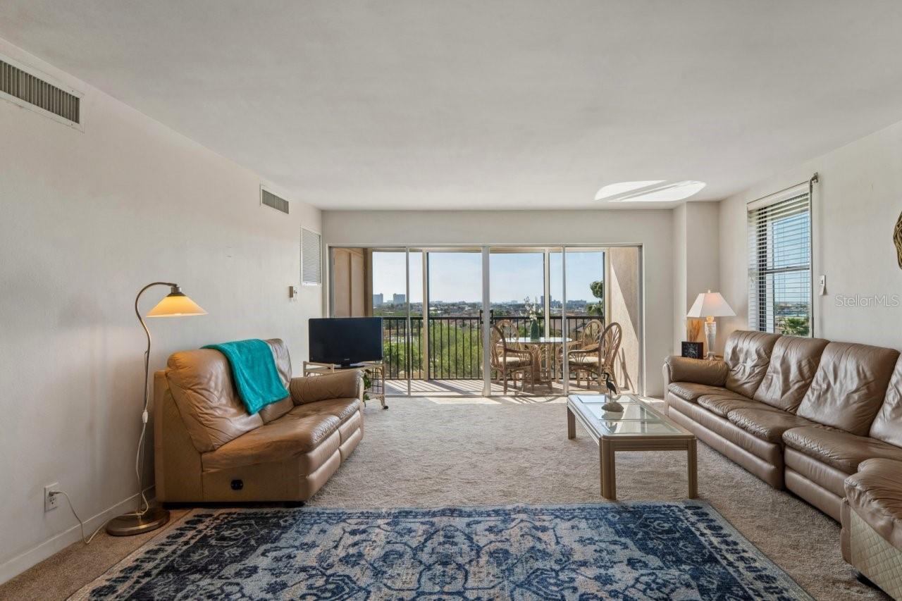 PARADISE ISLAND TOWERS CONDO - Residential