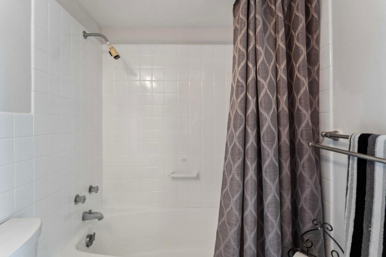 PARADISE ISLAND TOWERS CONDO - Residential