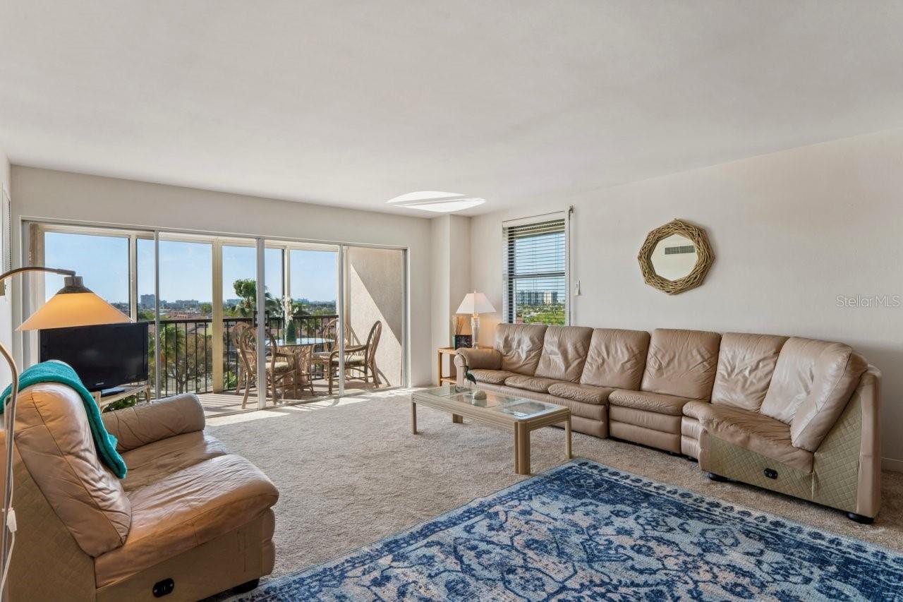 PARADISE ISLAND TOWERS CONDO - Residential