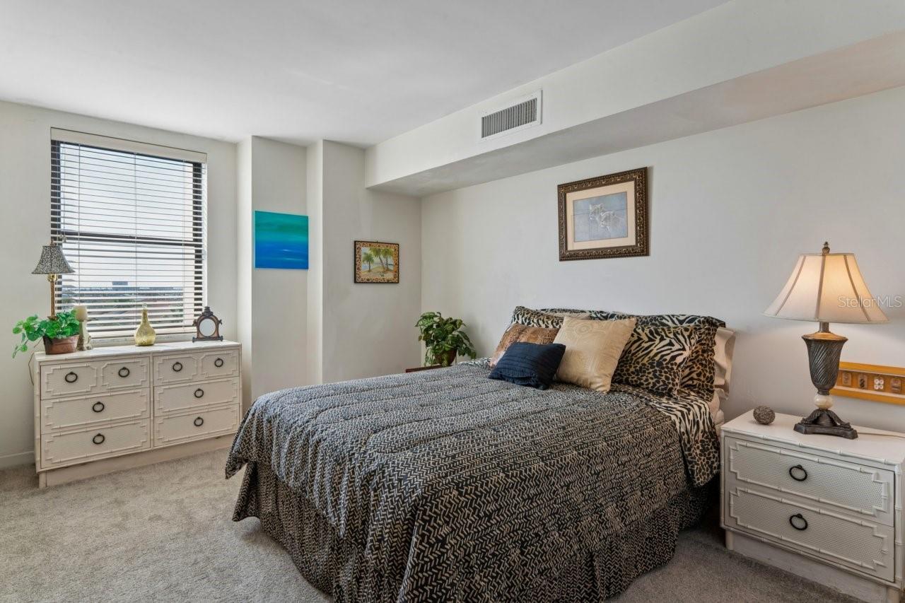 PARADISE ISLAND TOWERS CONDO - Residential