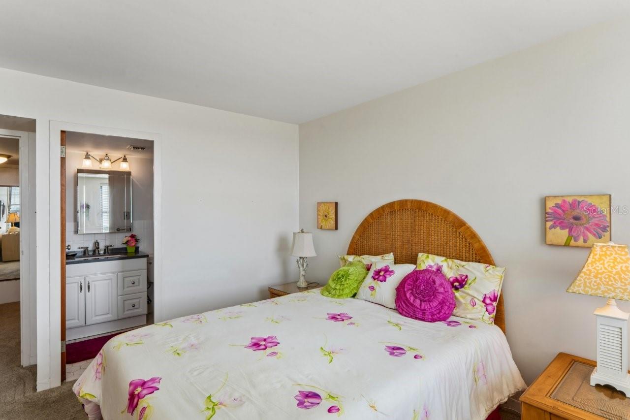 PARADISE ISLAND TOWERS CONDO - Residential