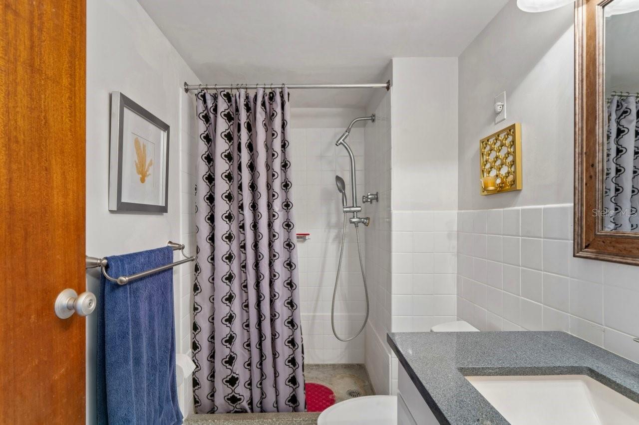 PARADISE ISLAND TOWERS CONDO - Residential