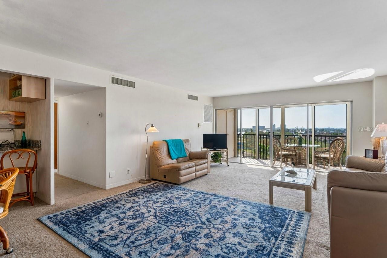 PARADISE ISLAND TOWERS CONDO - Residential