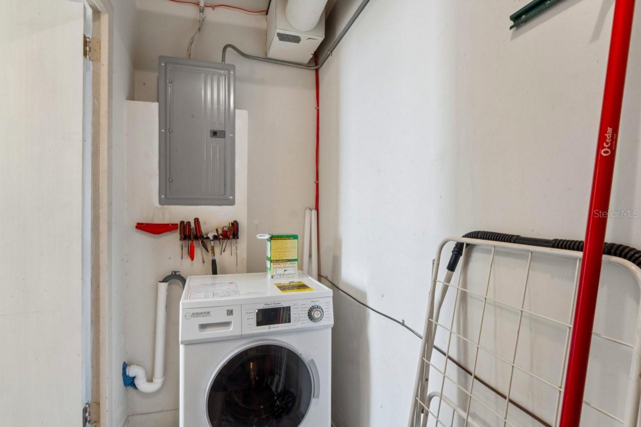 PARADISE ISLAND TOWERS CONDO - Residential