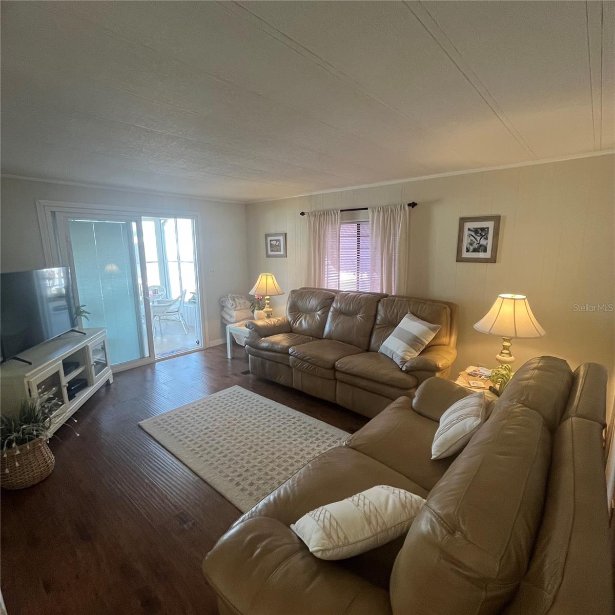 PALM LAKE ESTATES - Residential