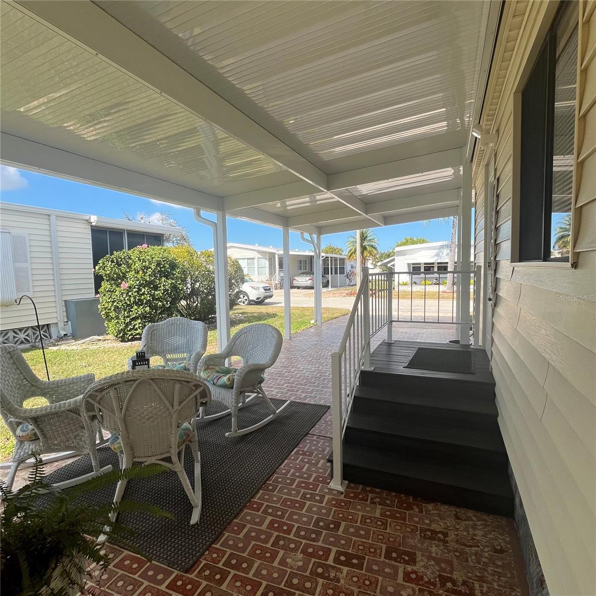 PALM LAKE ESTATES - Residential