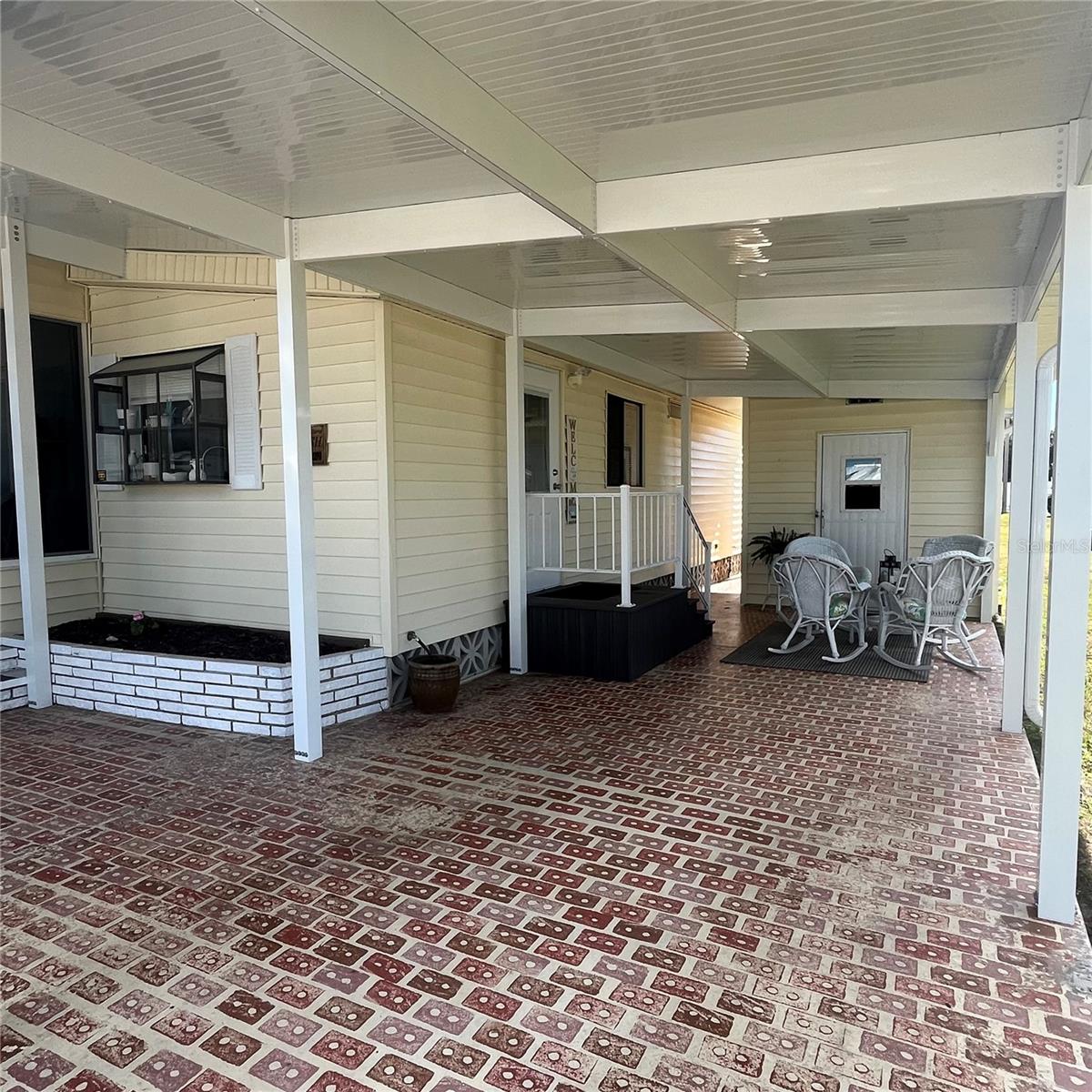 PALM LAKE ESTATES - Residential