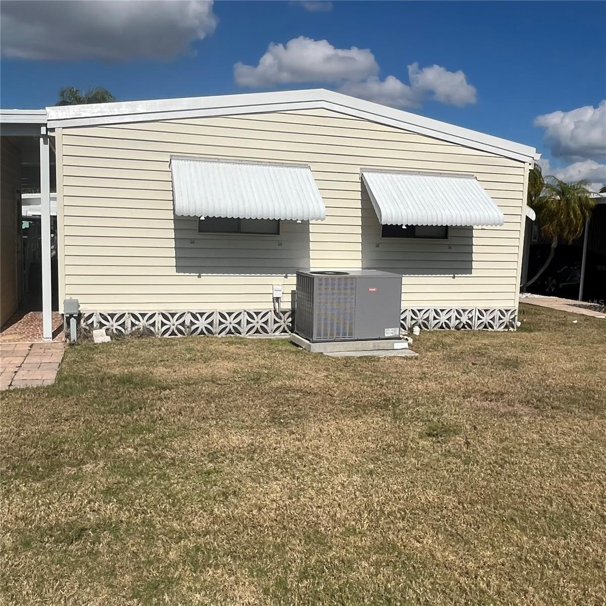 PALM LAKE ESTATES - Residential