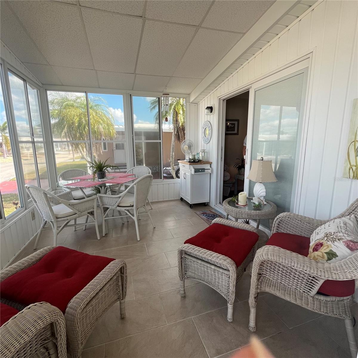 PALM LAKE ESTATES - Residential