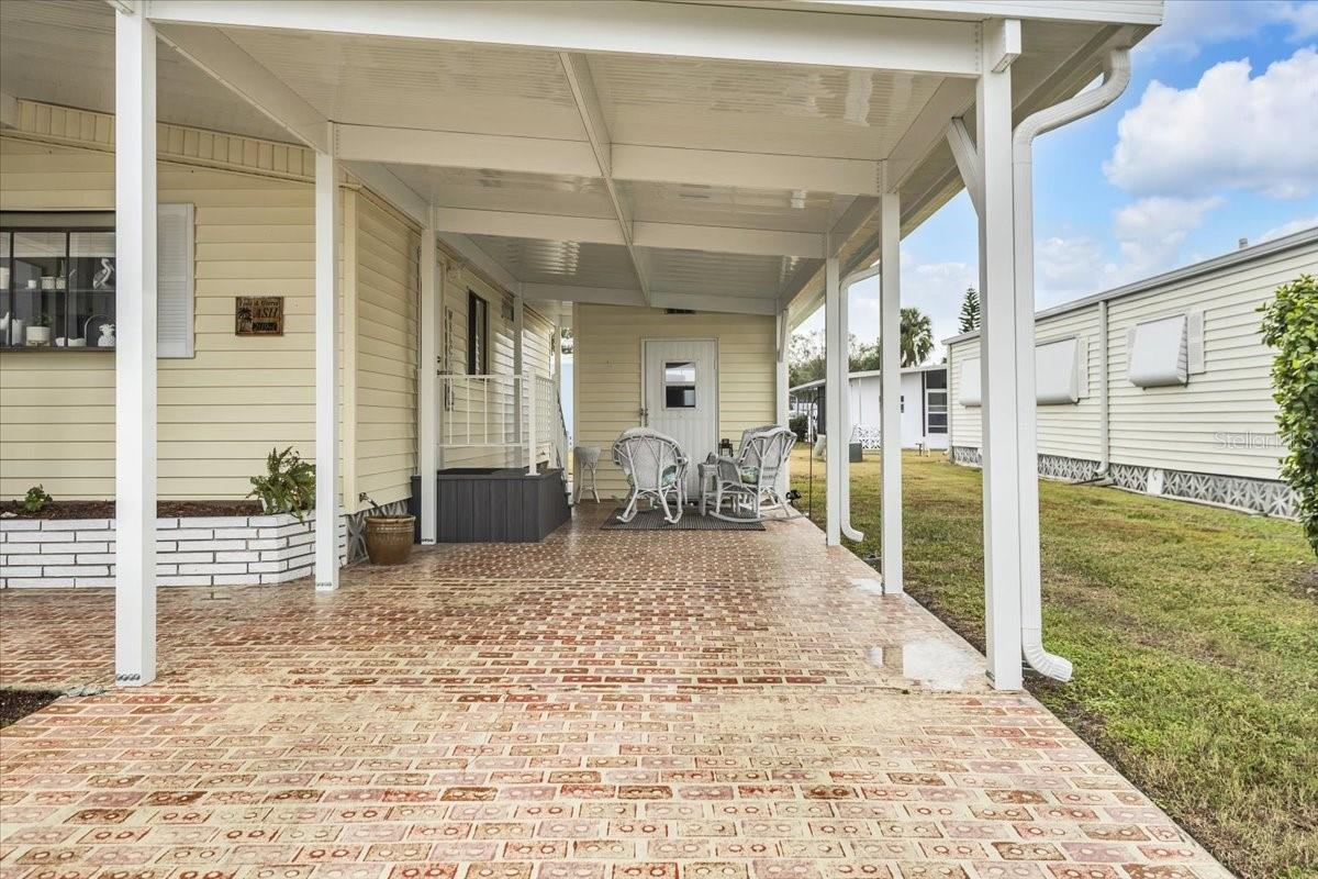 PALM LAKE ESTATES - Residential