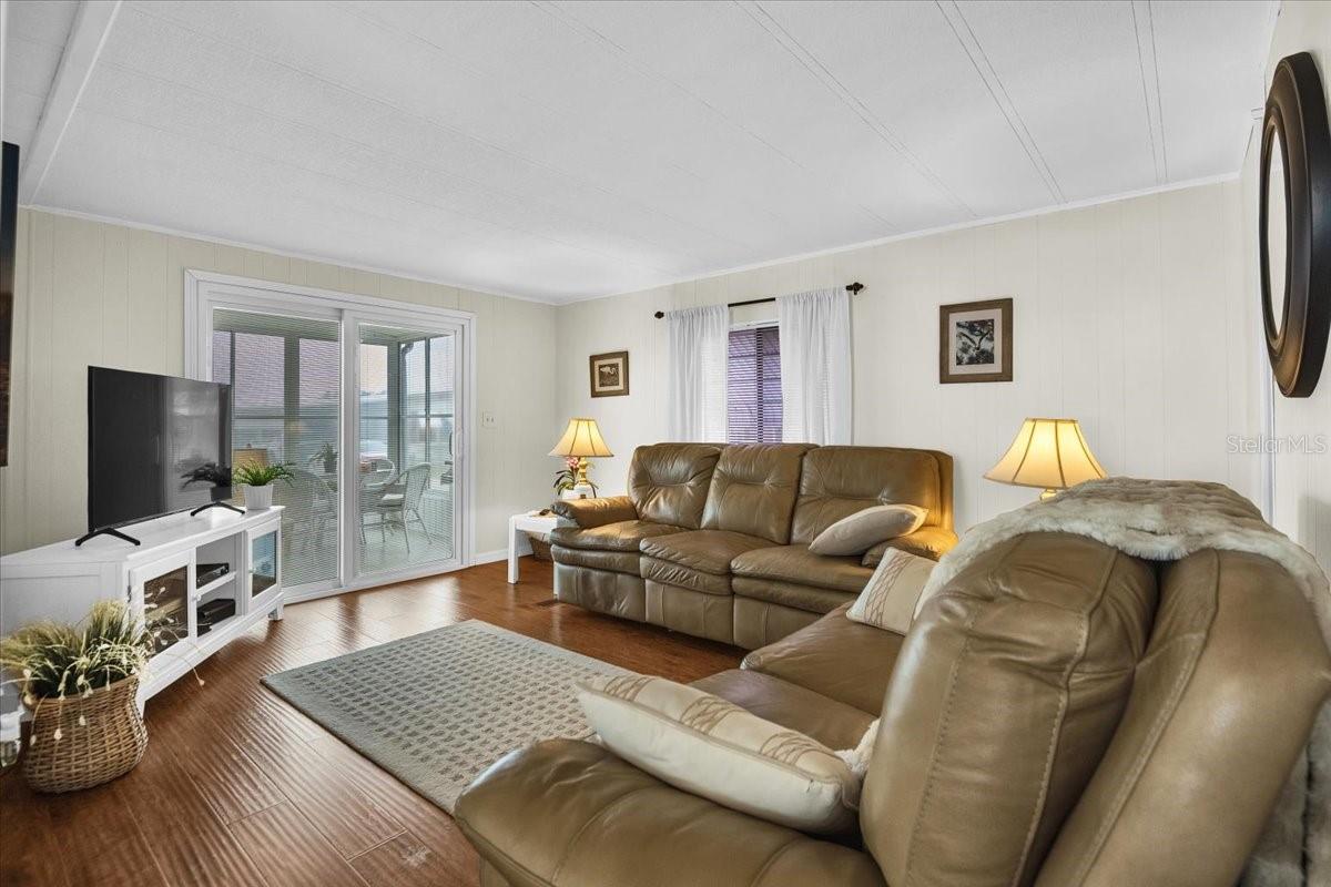 PALM LAKE ESTATES - Residential