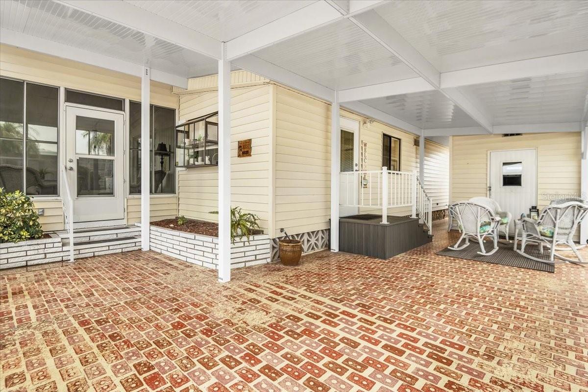 PALM LAKE ESTATES - Residential