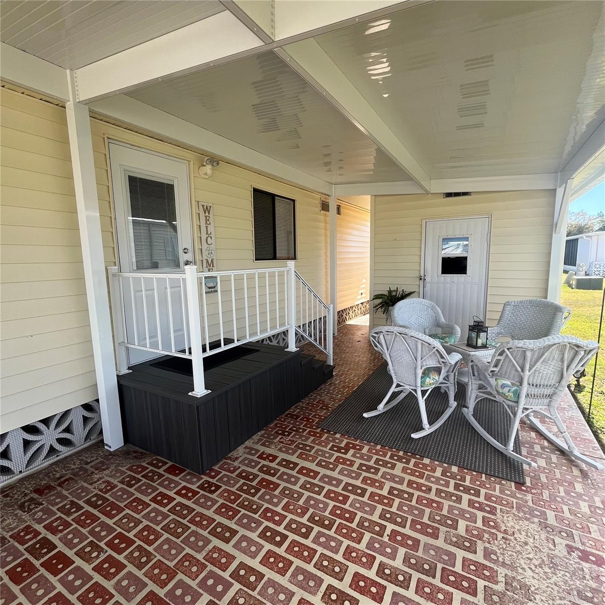 PALM LAKE ESTATES - Residential