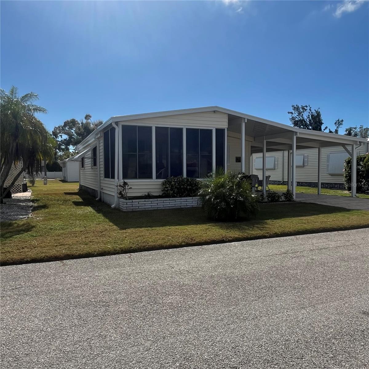 PALM LAKE ESTATES - Residential