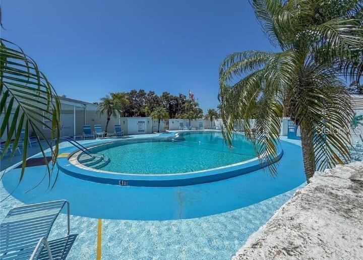 PALM LAKE ESTATES - Residential